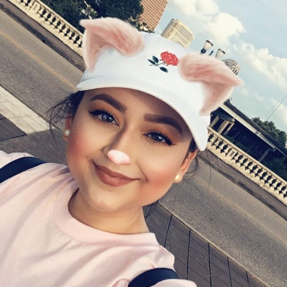 Meet your Posher, Isabel - Picture 1 of 1